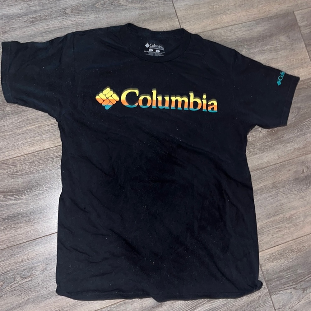 Black Columbia shirt size medium in men’s